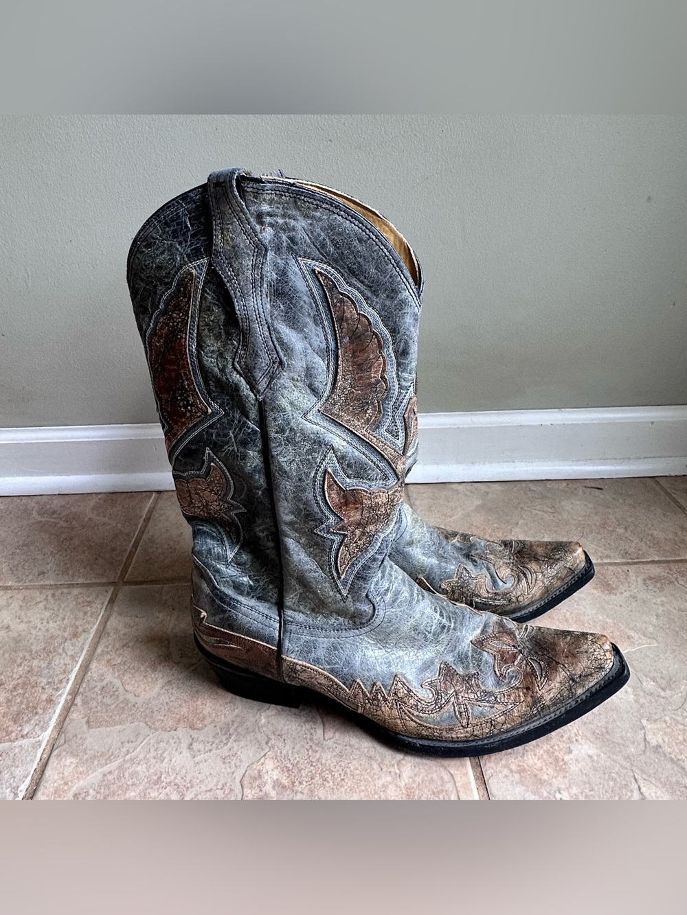 Corral Boots Snip Toe Gray Leather Distressed Cowboy Boots​